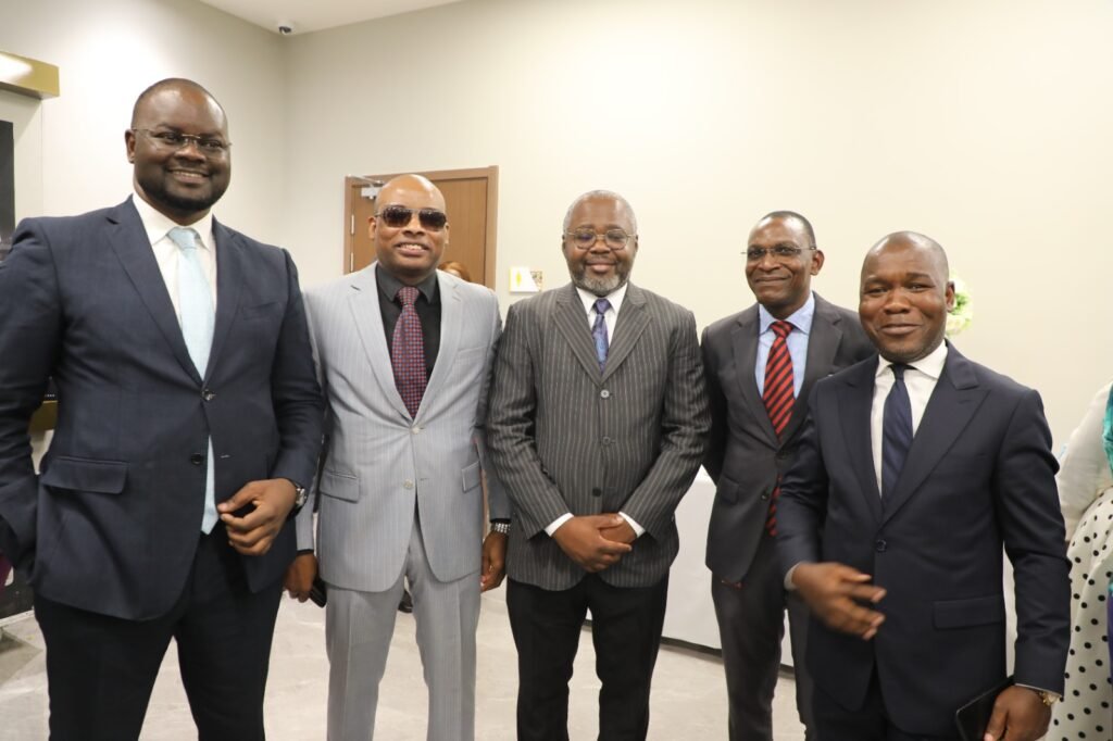 Bento dos Santos e Chefes de Divisão.