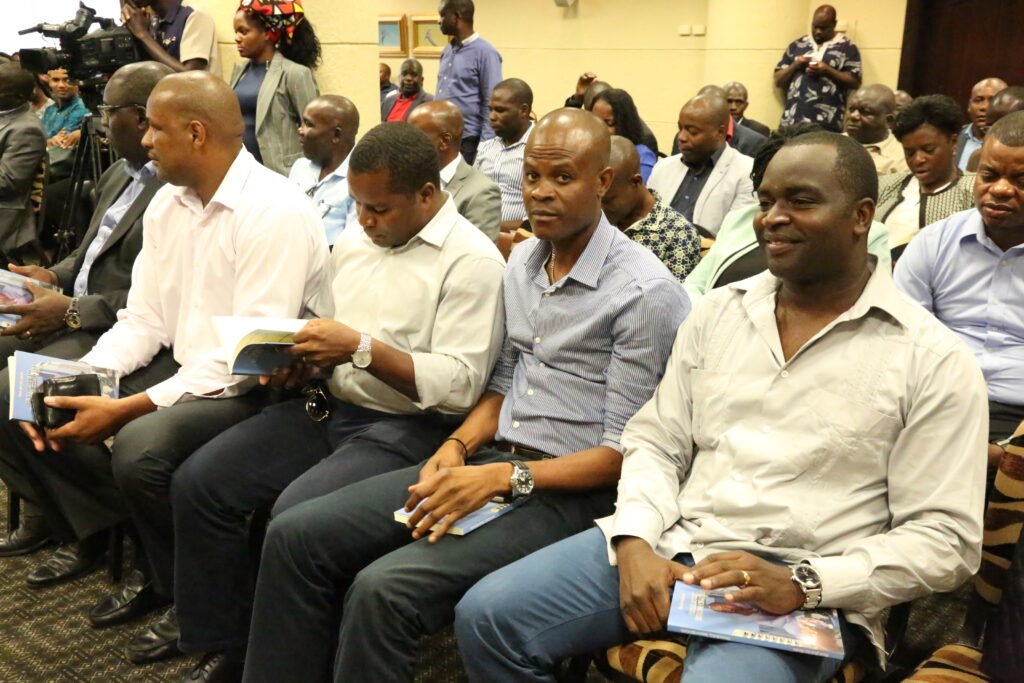 Platéia do lançamento do livro de Bento dos Santos